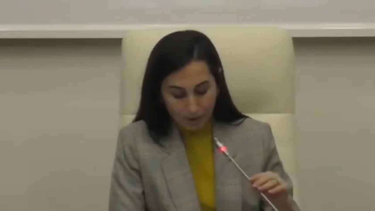 Foto - 'AK Parti'ye nasıl geçtin utanmaz' sözlerine 4 kelimelik o yanıtı verince resmen çılgına döndü