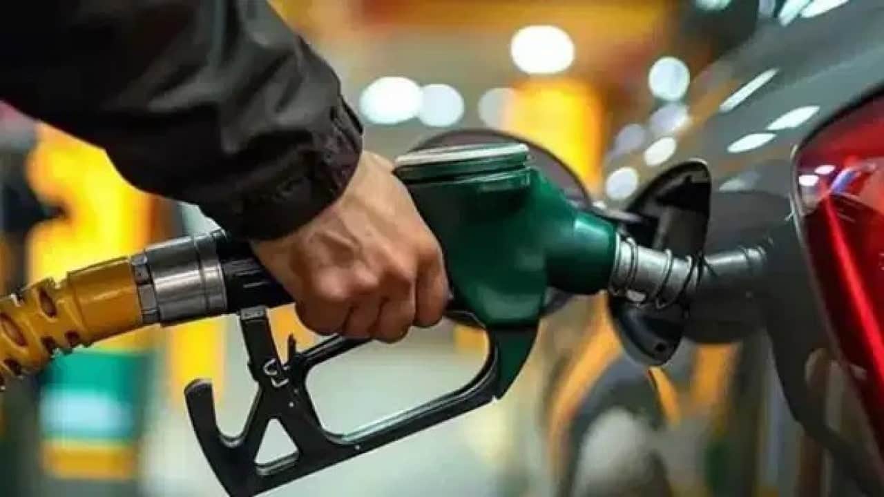 Foto - Akaryakıt zammını duyan istasyonlara koşmuştu! Zam kararı apar topar değiştirildi
