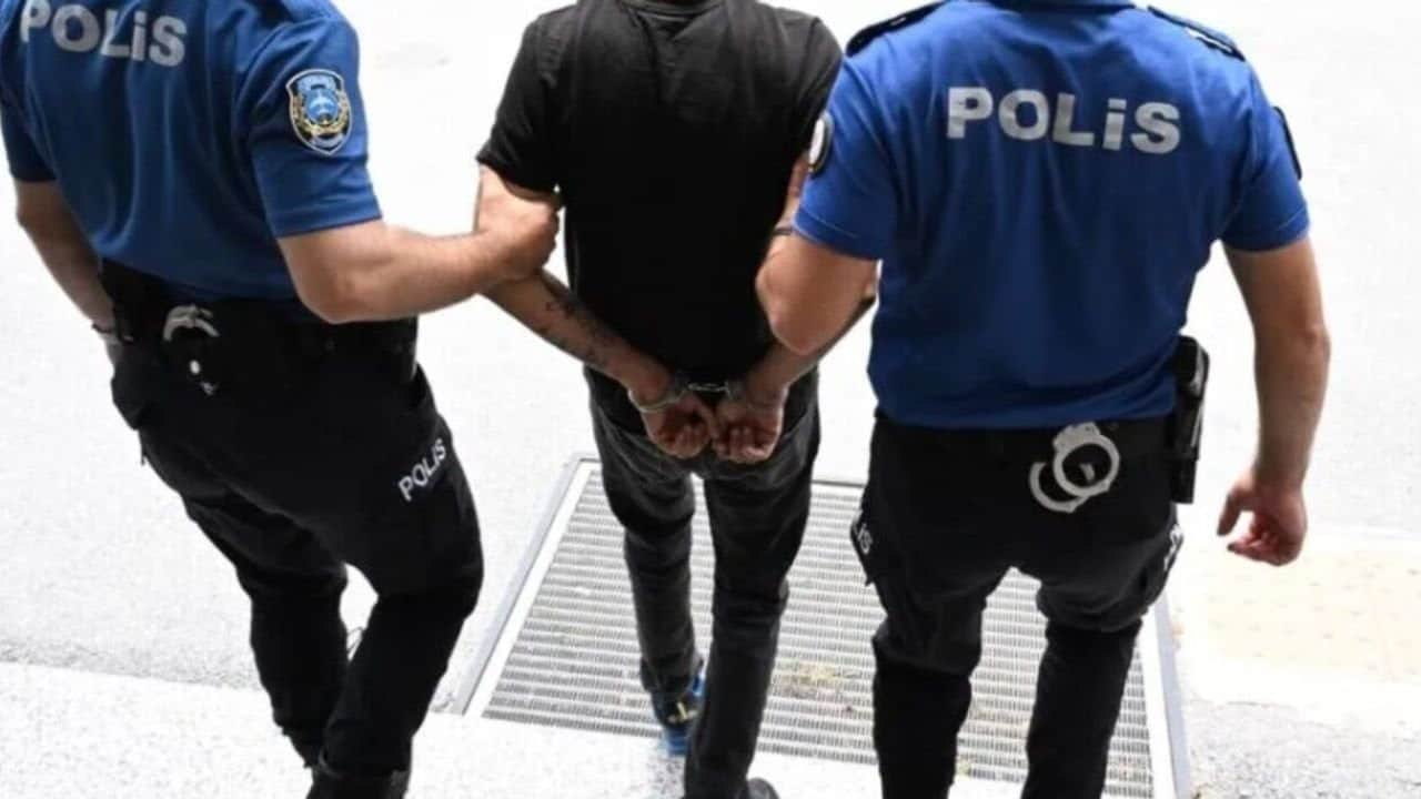 Foto - Akın Gürlek duyurdu: İstanbul ve İzmir’de feleklerini şaşırtan büyük darbe vuruldu 
