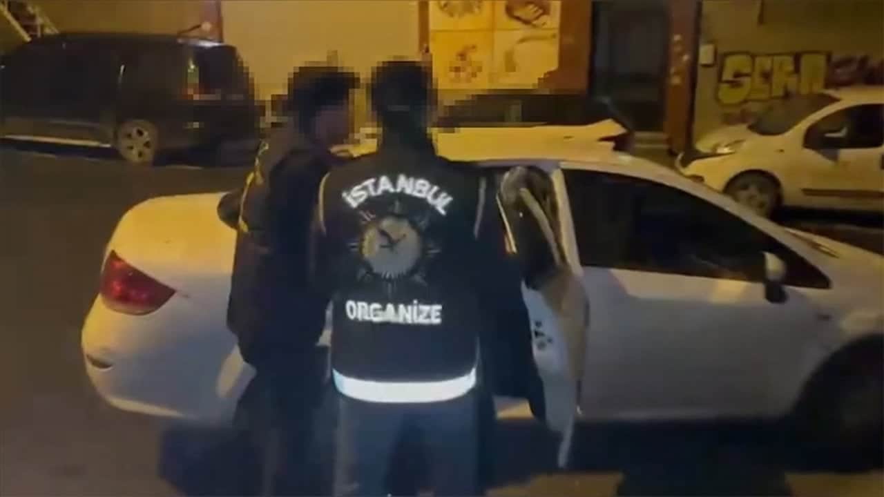 Foto - Akın Gürlek duyurdu: İstanbul ve İzmir’de feleklerini şaşırtan büyük darbe vuruldu 