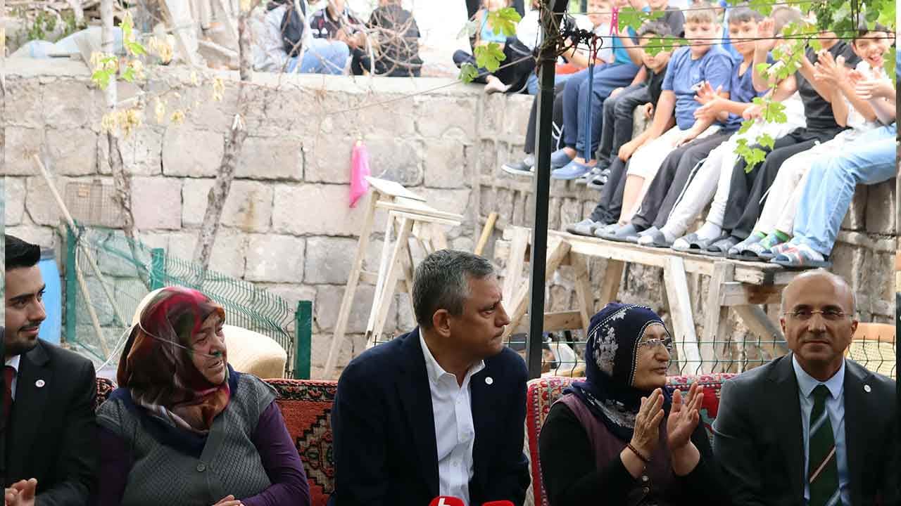 Foto - Aklı hala Yeni Parti’de değil: Özgür Özel'den büyük gaf