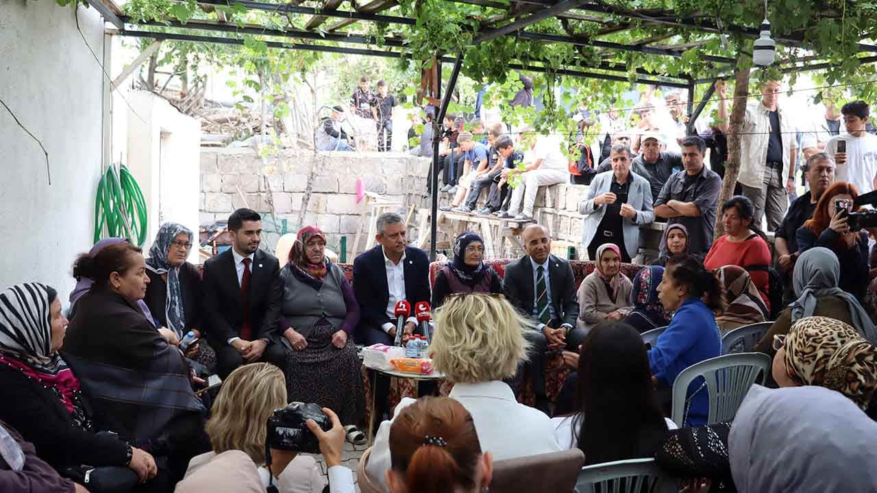 Foto - Aklı hala Yeni Parti’de değil: Özgür Özel'den büyük gaf