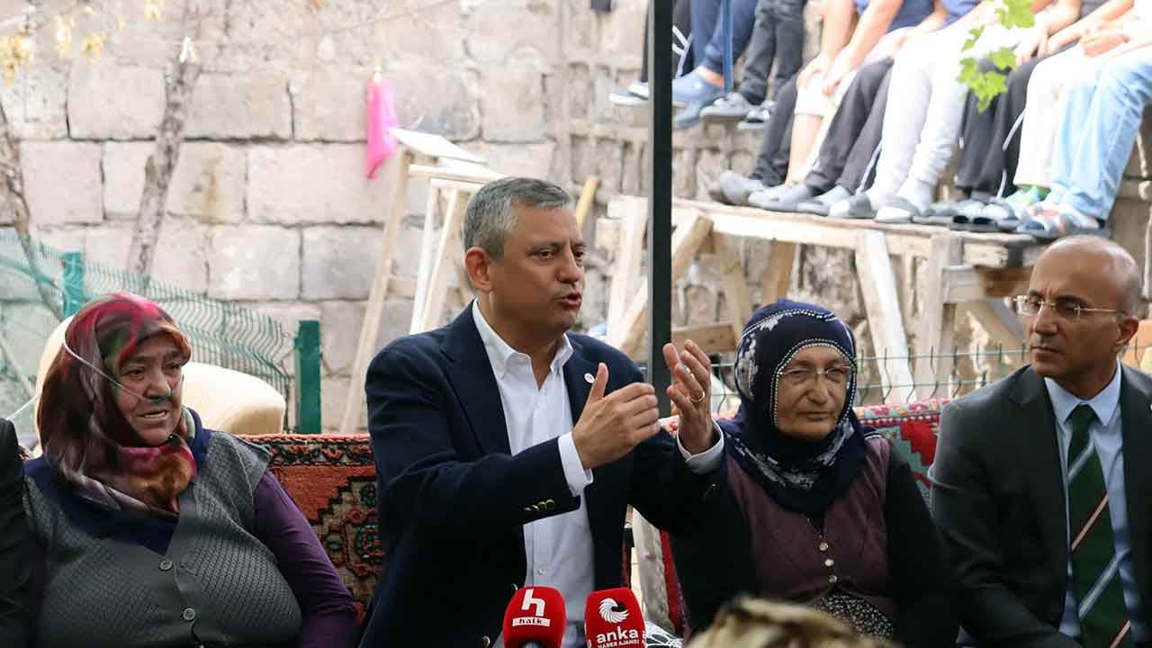 Foto - Aklı hala Yeni Parti’de değil: Özgür Özel'den büyük gaf
