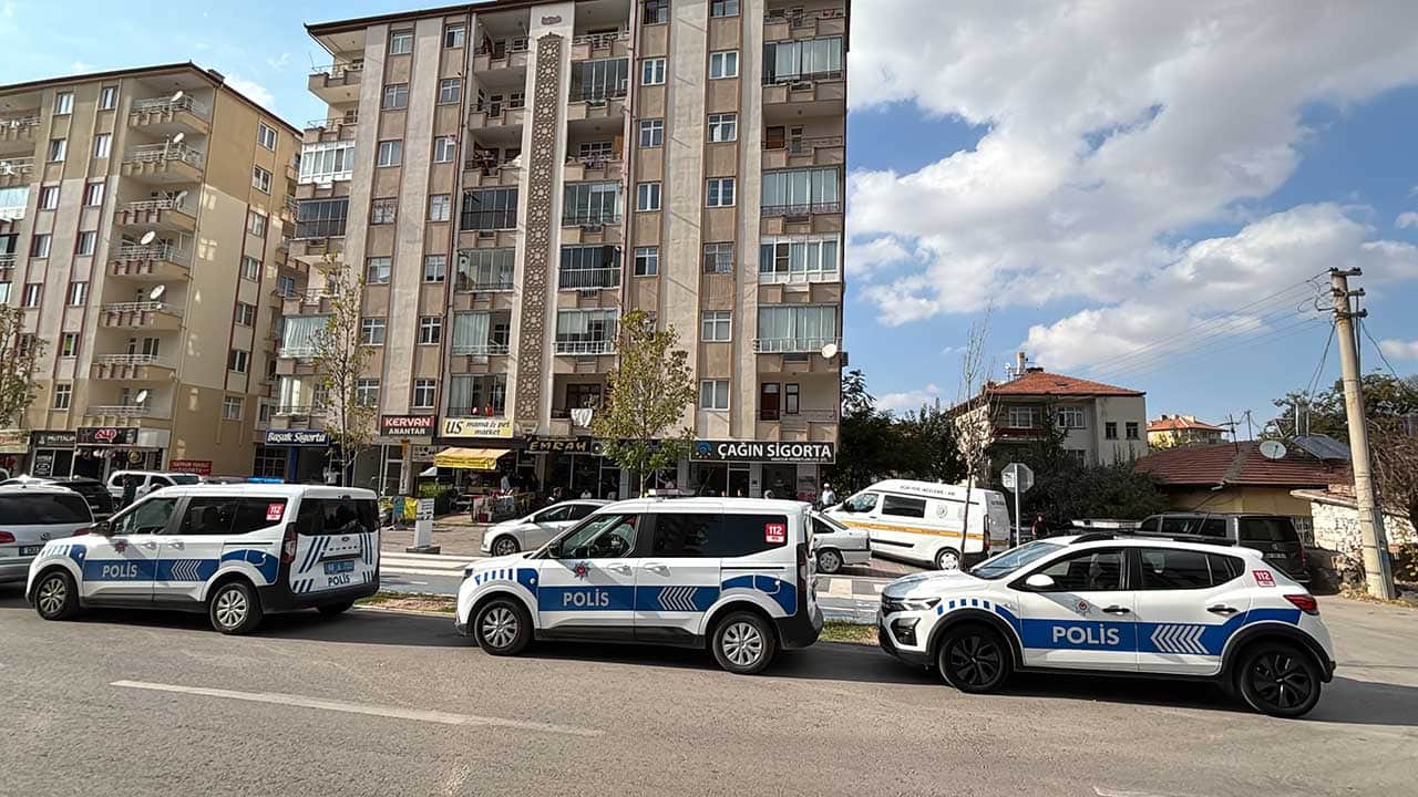 Foto - Aksaray'da 5. kattan düşen şahıs ağır yaralandı! Balkondan düşüş nedeni araştırılıyor!