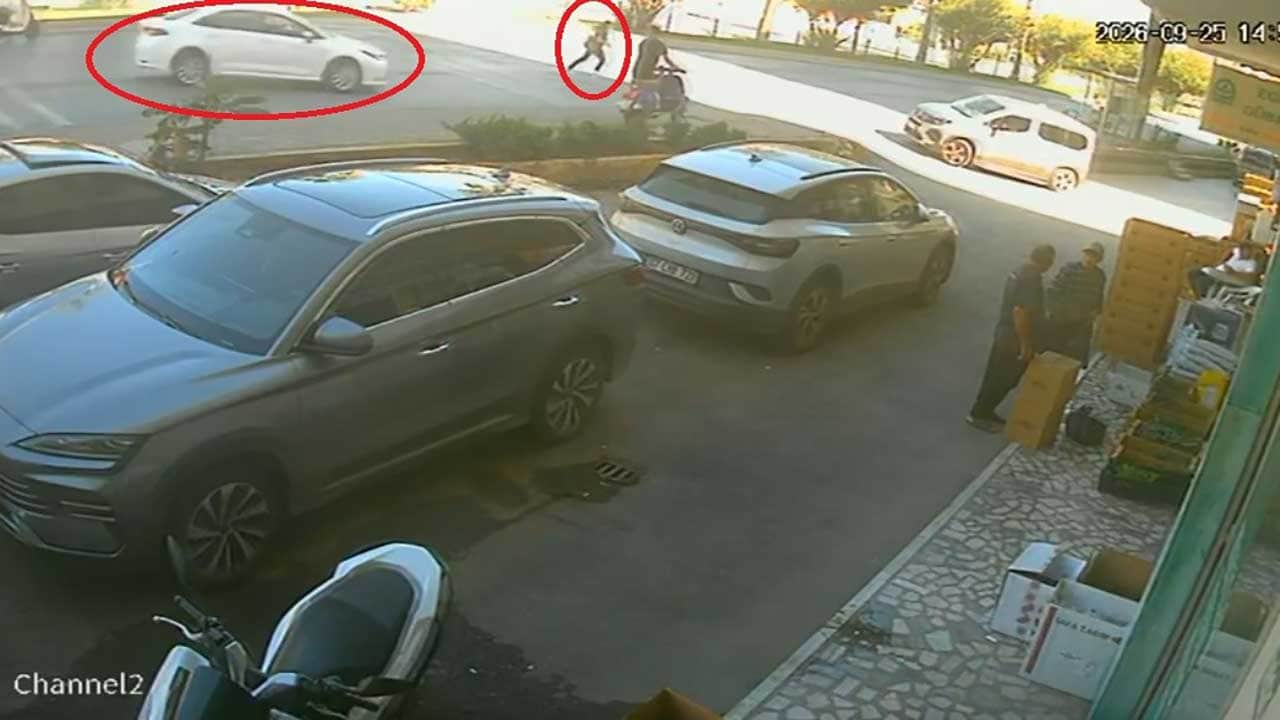 Foto - Alanya'da dehşet anları! Kontrolden çıkan otomobil yayaya ve otobüs durağındakilere çarptı: 1'i ağır 3 yaralı!