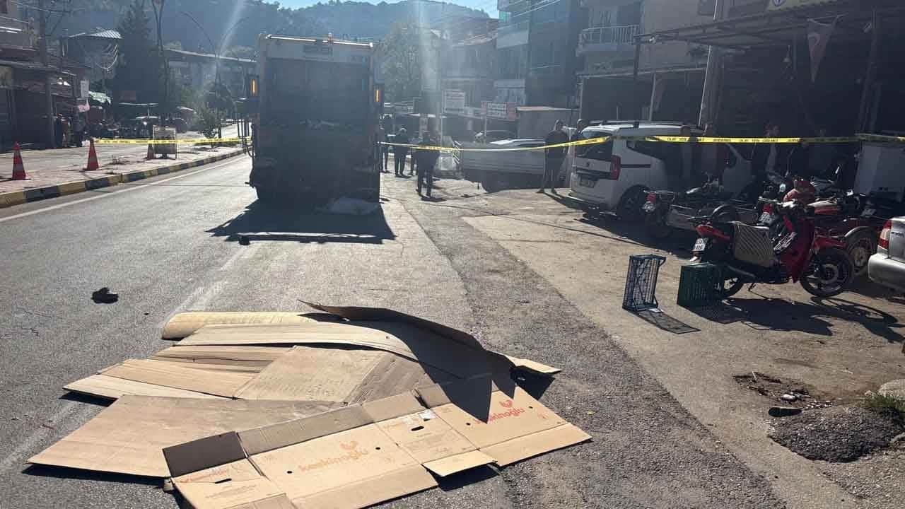 Foto - Alaşehir'de korkunç kaza: Genç işçi çöp kamyonunun altında can verdi