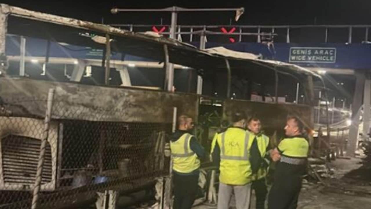 Foto - Alev topuna dönen otobüste katliam: Yüsra okuluna kavuşamadan can verdi