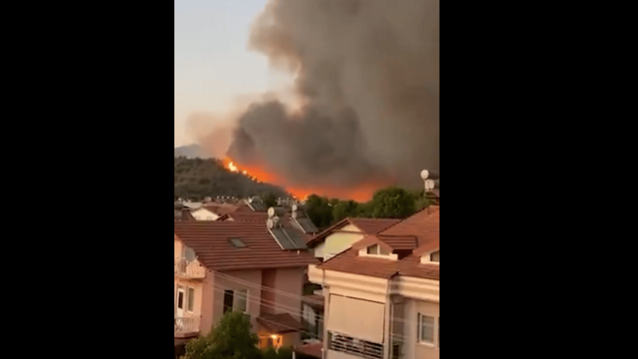 Foto - Alevler komşu ile sıçradı! Saklıkent Kanyonu kapatıldı, köyde evler kül oldu!