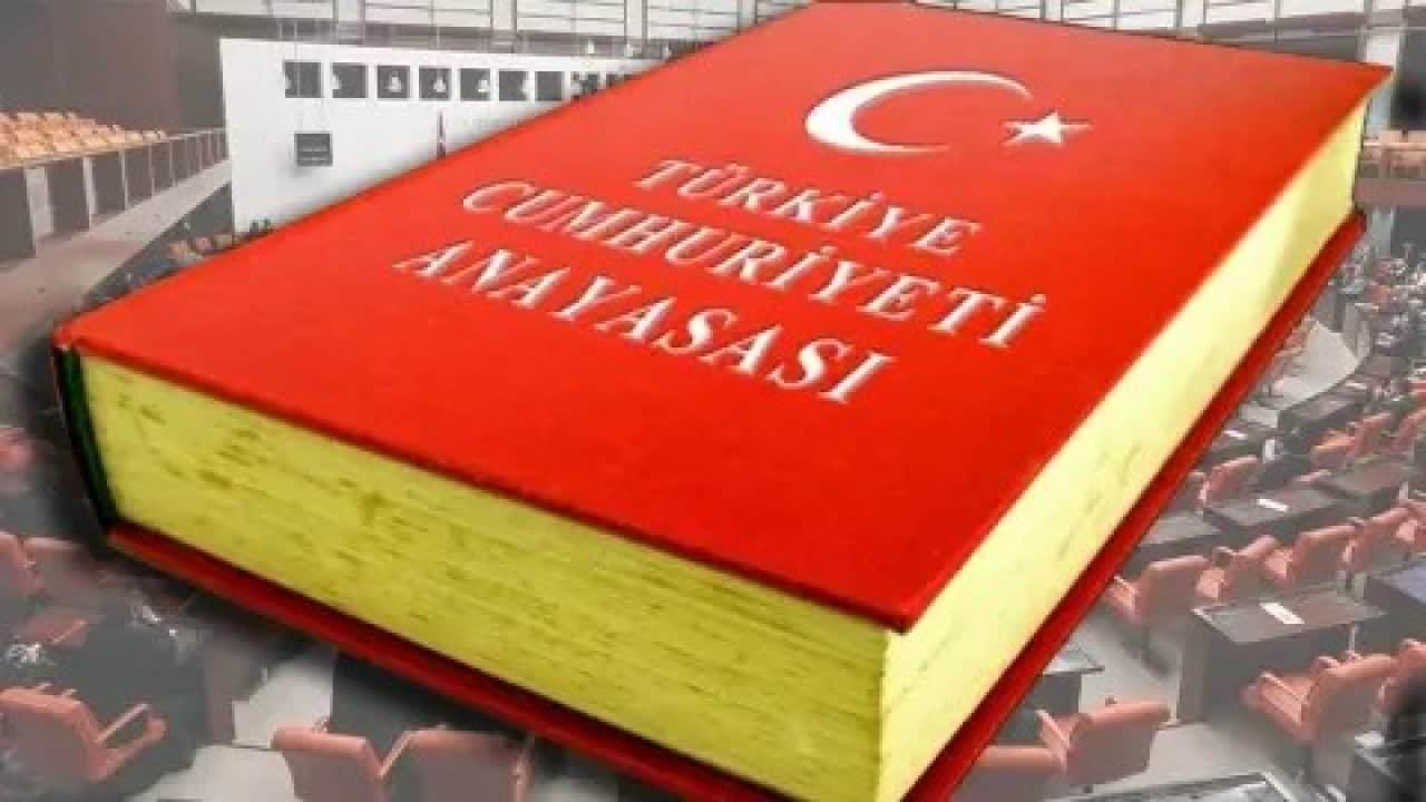 Foto - Ali Rıza Demircan'dan hassas uyarı: İlke inkılaplara iman devam edecekse niçin yeni bir anayasaya ihtiyaç duyuyoruz