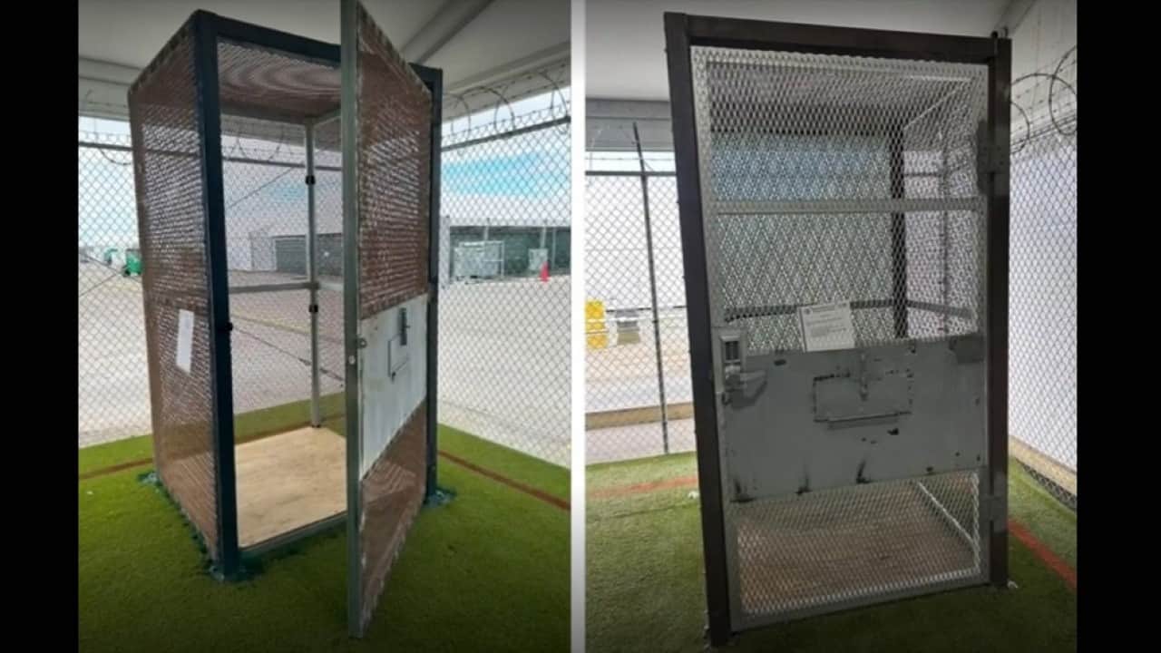 Foto - Alın size demokrasinin beşiği! Tutsaklara metal kafeshane