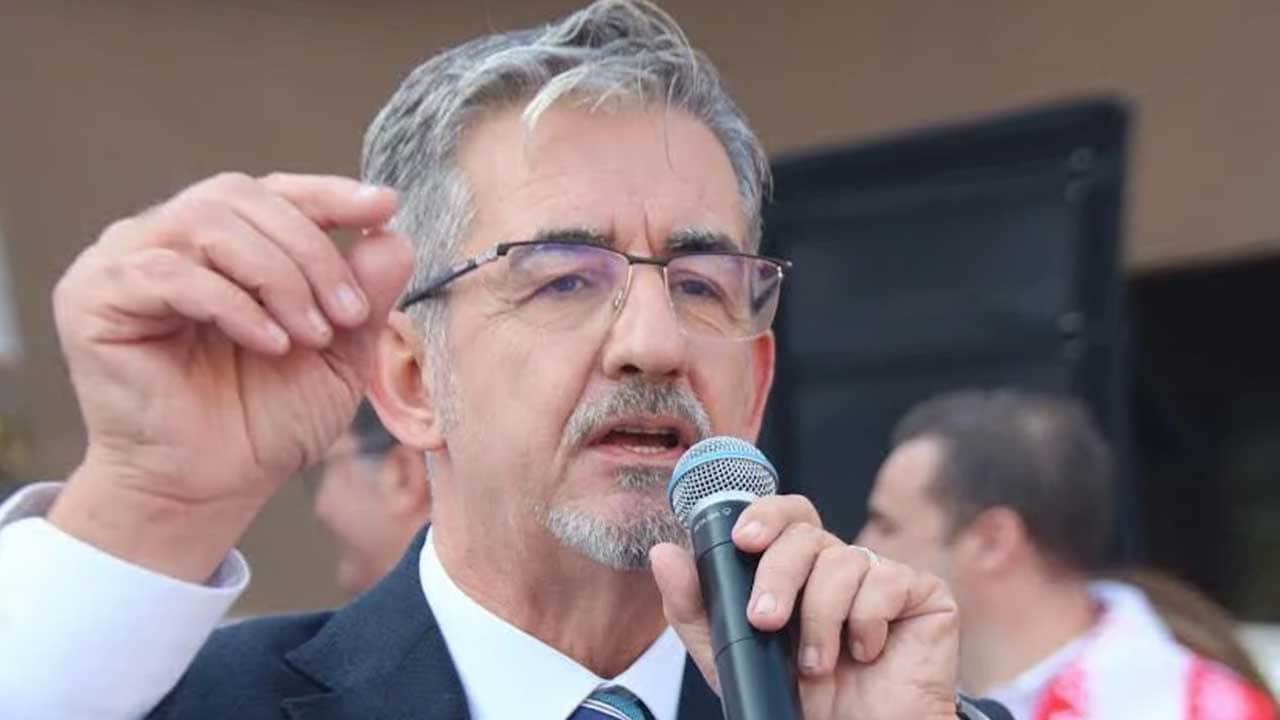 Foto - Allah Türkiye’yi bu zihniyetten korusun! Yeni Parti kongresinde kürsü kavgası