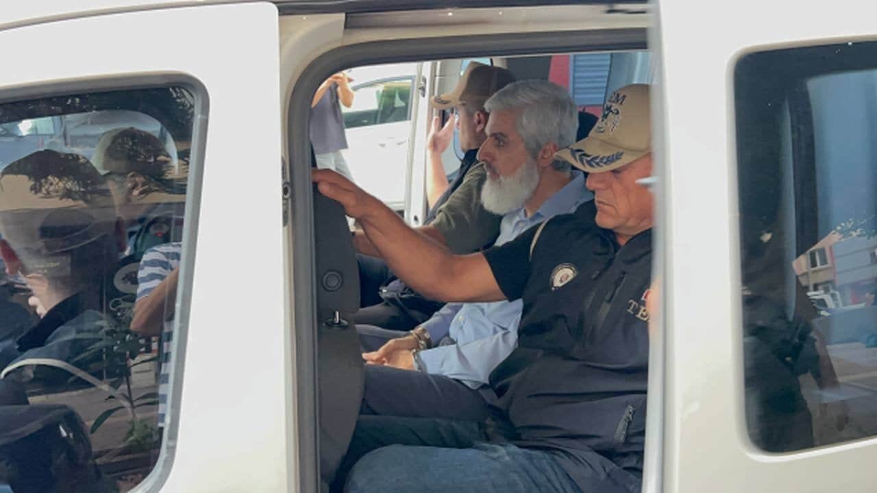Foto - Alparslan Kuytul ve eşinin gözaltına alındığı anlar ortaya çıktı! İtiraz ettiği kelime "Sen buna mı takıldın yahu" dedirtti