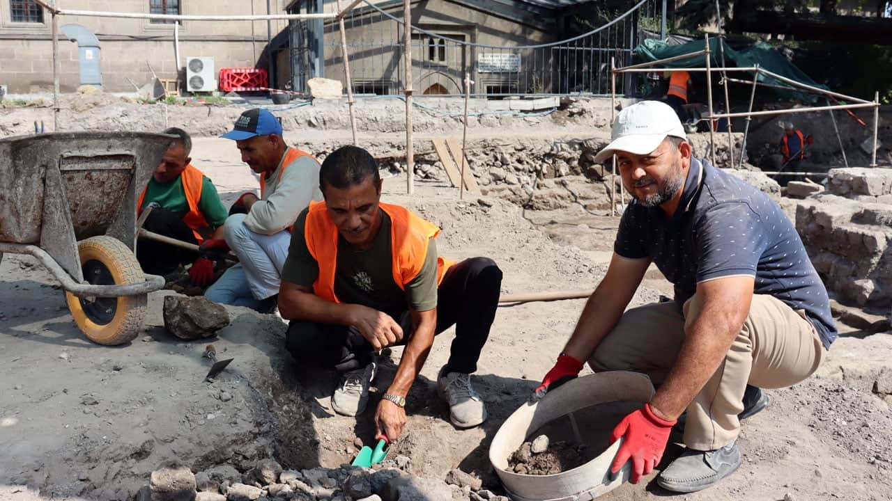 Foto - Anadolu’nun ilk medresesi için kazı çalışması! 9 asırlık medrese gün yüzüne çıkıyor