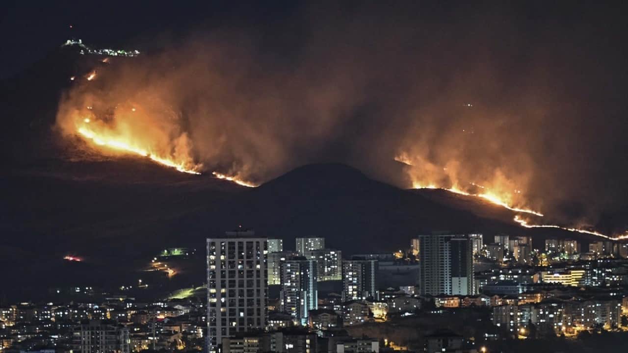 Foto - Ankara'da korkutan yangın! Bir kişi gözaltına alındı
