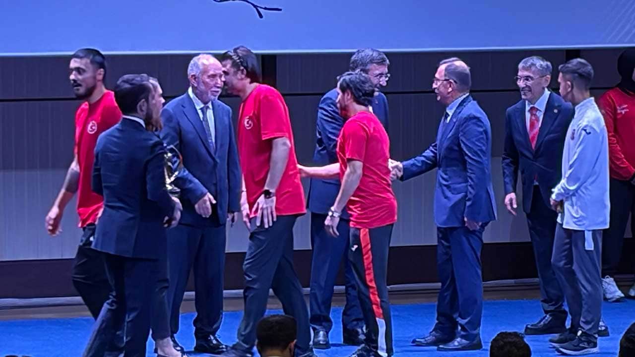 Foto - Ankara'daki dev zirvede Türk sporunun gurur tablosu açıklandı! Cevdet Yılmaz'dan tarihi spor yatırımı müjdesi!