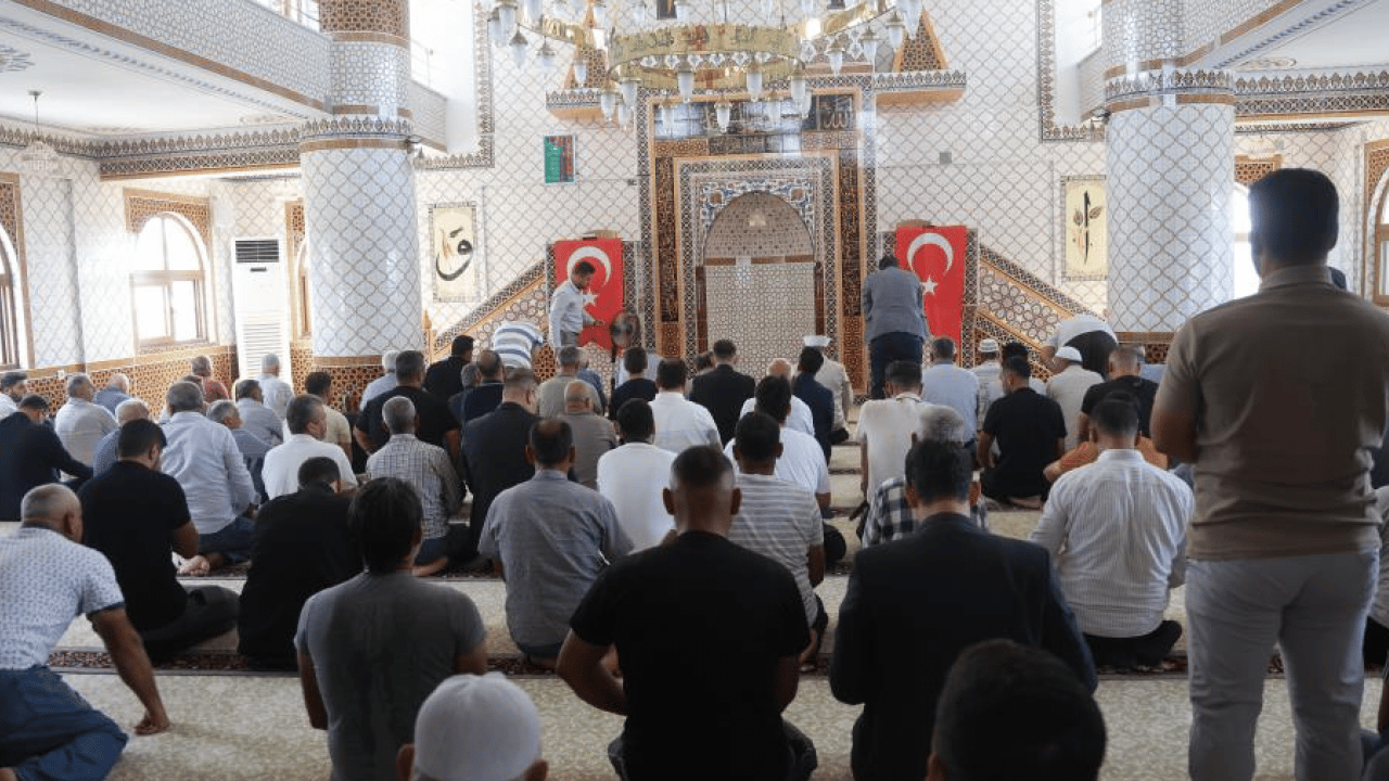Foto - Anlatmaya gerek yok görüyorsunuz! Kimi 3 buçuk yılda 135 cami yapar! Kimi 7 yılda tek cami yapamaz