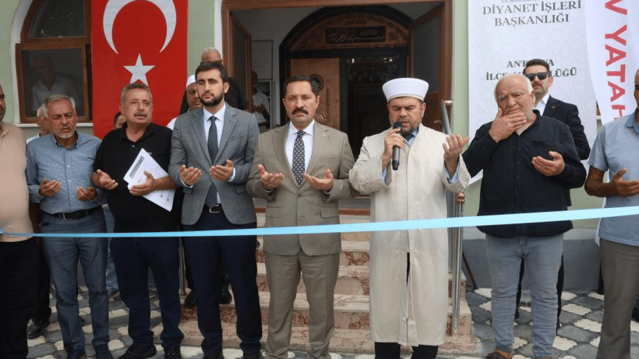 Foto - Anlatmaya gerek yok görüyorsunuz! Kimi 3 buçuk yılda 135 cami yapar! Kimi 7 yılda tek cami yapamaz