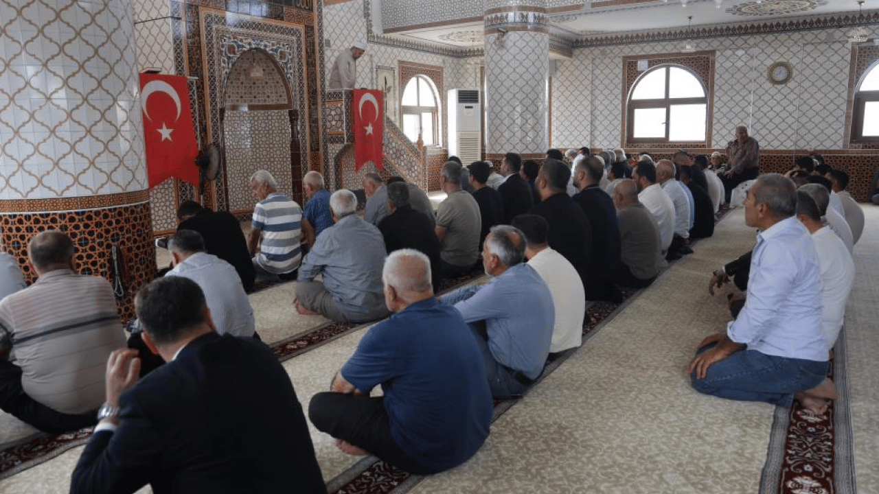 Foto - Anlatmaya gerek yok görüyorsunuz! Kimi 3 buçuk yılda 135 cami yapar! Kimi 7 yılda tek cami yapamaz