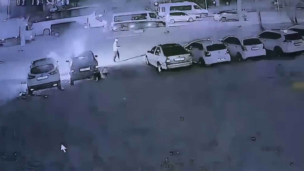 Antalya'da kan donduran sabotaj! Galerideki araçları gözünü kırpmadan benzinle ateşe verdi
