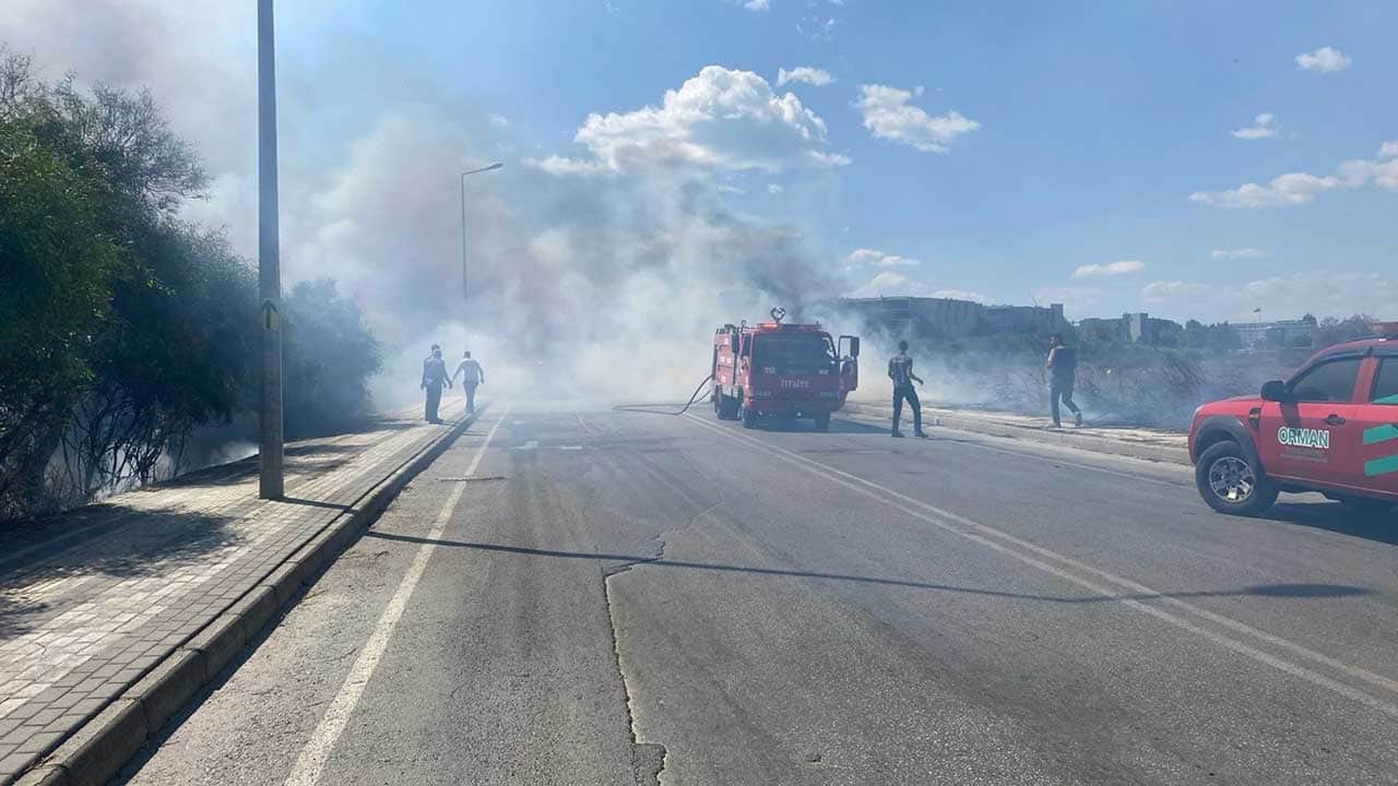 Foto - Antalya’da yürekleri ağza getiren yangın! Alevler dev otelin bahçesine kadar sıçradı!