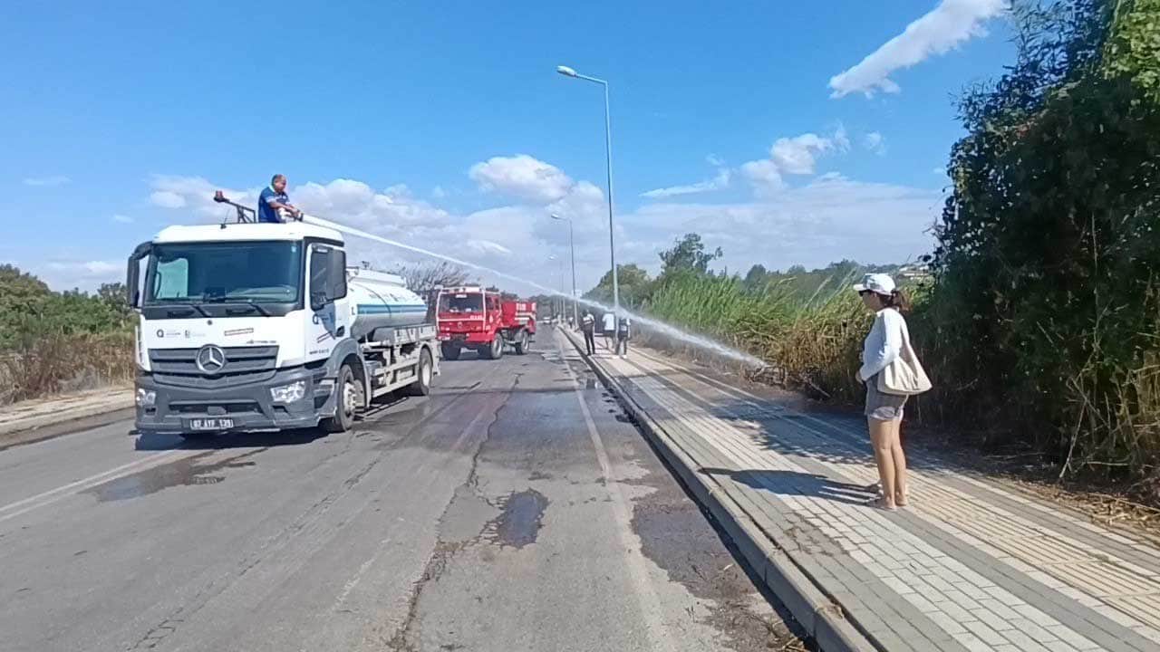 Foto - Antalya’da yürekleri ağza getiren yangın! Alevler dev otelin bahçesine kadar sıçradı!