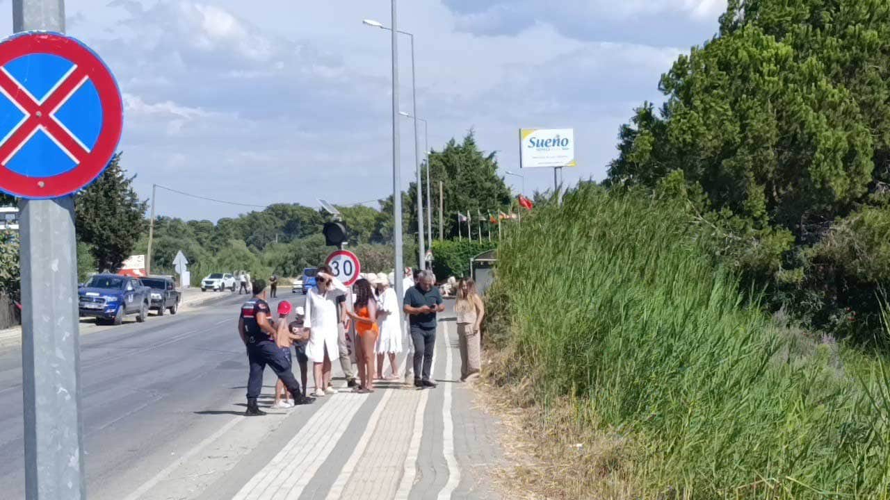 Foto - Antalya’da yürekleri ağza getiren yangın! Alevler dev otelin bahçesine kadar sıçradı!