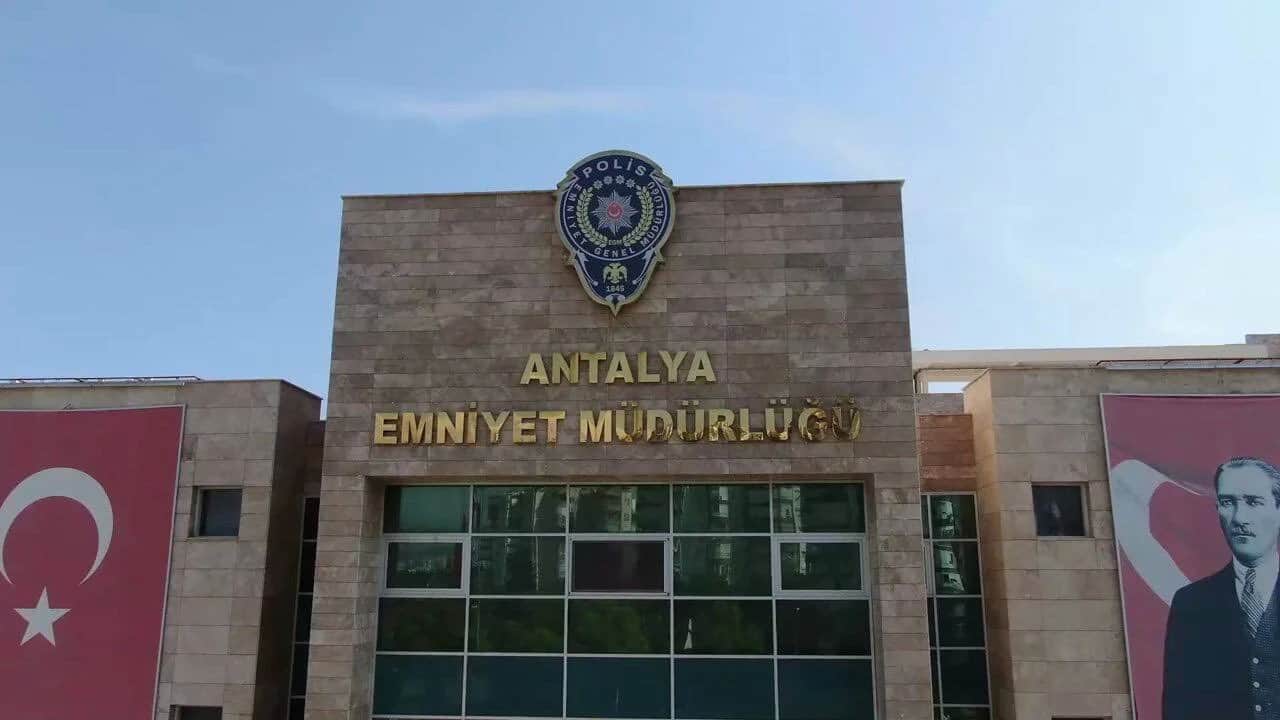 Foto - Antalya’daki skandal soruşturmada şok detaylar! Emniyet müdürü ve komiserler apar topar tutuklandı