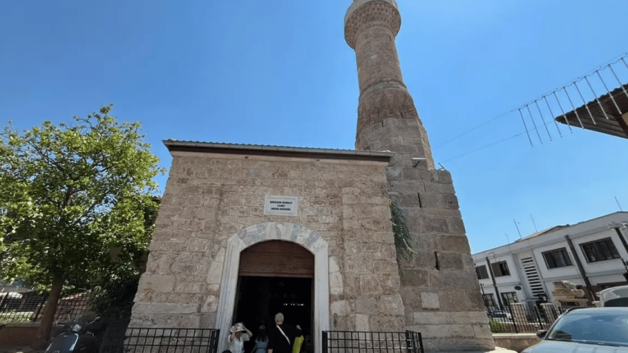 Foto - Antalya’nın 2 bin yıllık hazinesi turistlerin gözdesi! Günde 40 bin kişi akın ediyor