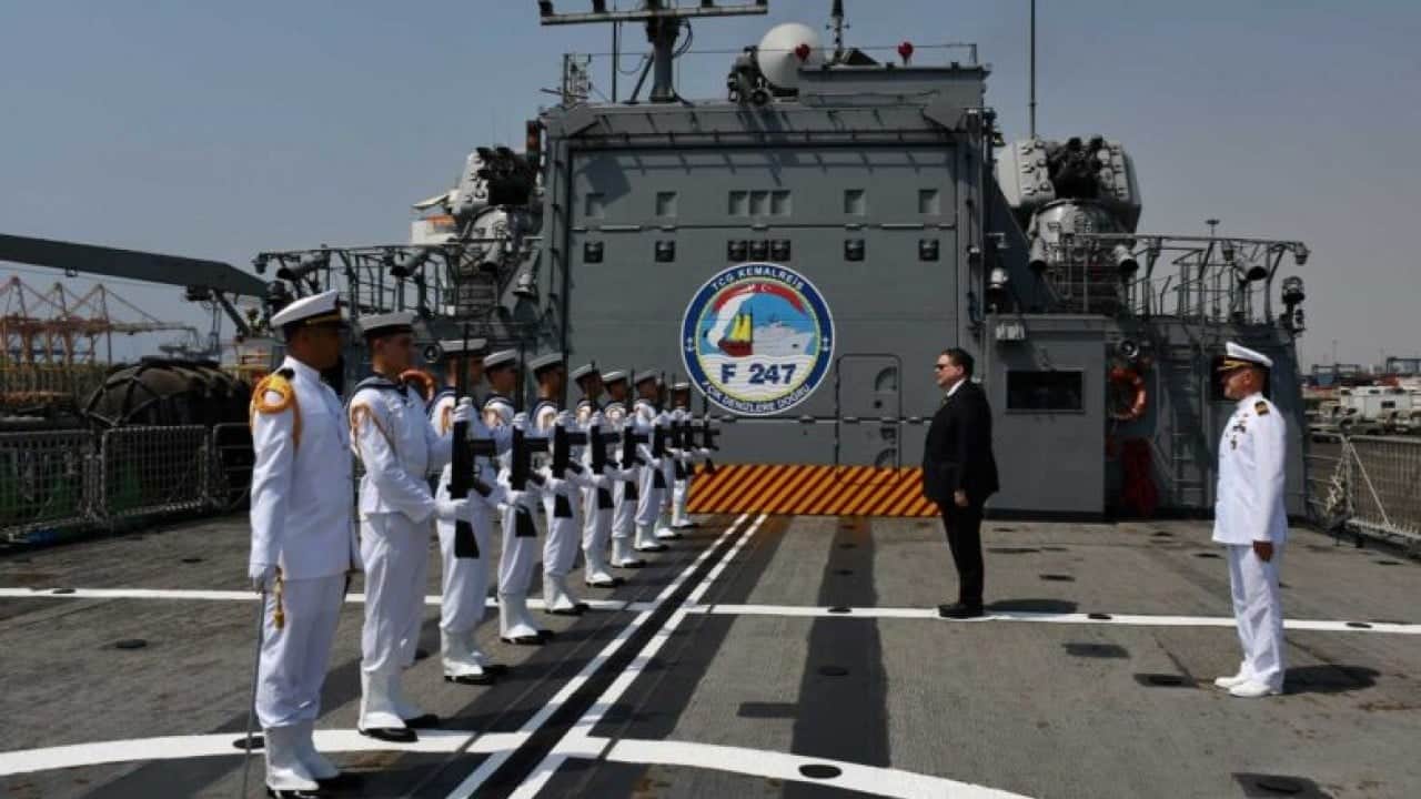 Foto - Arap ülkesine füze ve İHA yağıyordu: Türk savaş gemisi ateş hattına ulaştı