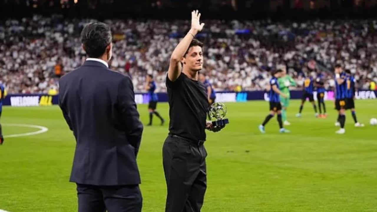 Foto - Arda Güler 6 yıl daha Real Madrid forması giyecek