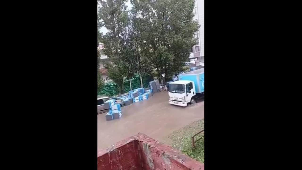 Ardahan’da felaketin izleri! Şiddetli sağanak ve dolu hayatı felç etti!