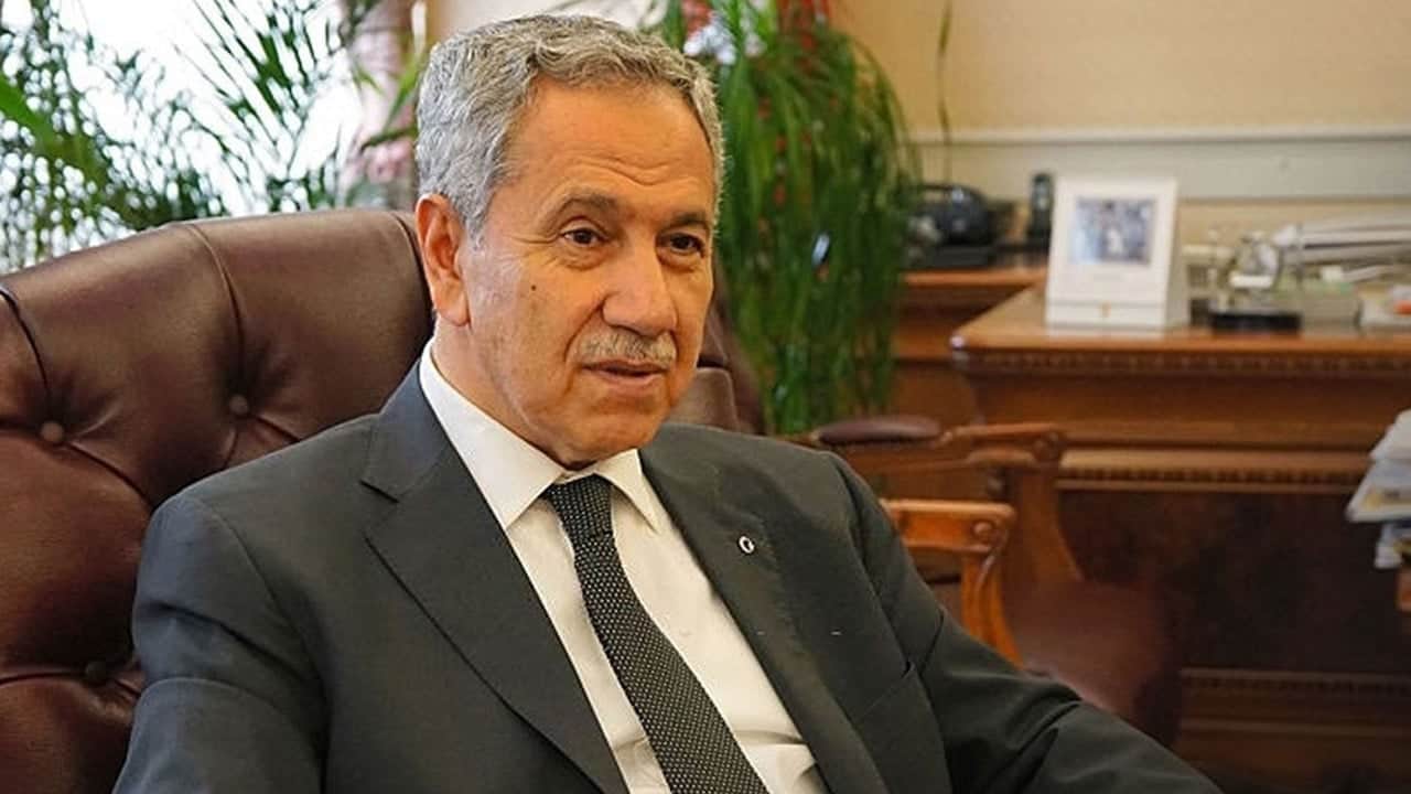 Foto - Arınç yine bildiğiniz gibi! Hem ağladı, hem göz kırptı