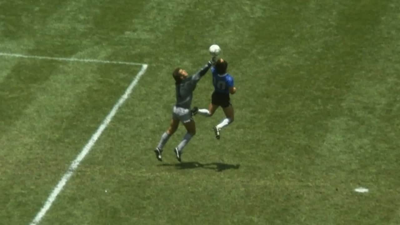 Foto - Maradona ‘Tanrı'nın Eli’ demişti! O futbol topu 3,3 milyon dolara satıldı
