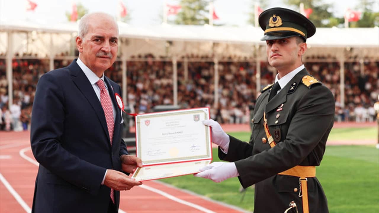 Foto - Artık eski Türkiye yok! İmam Hatipli Harp Okulu birincisine diplomasını Erdoğan verdi