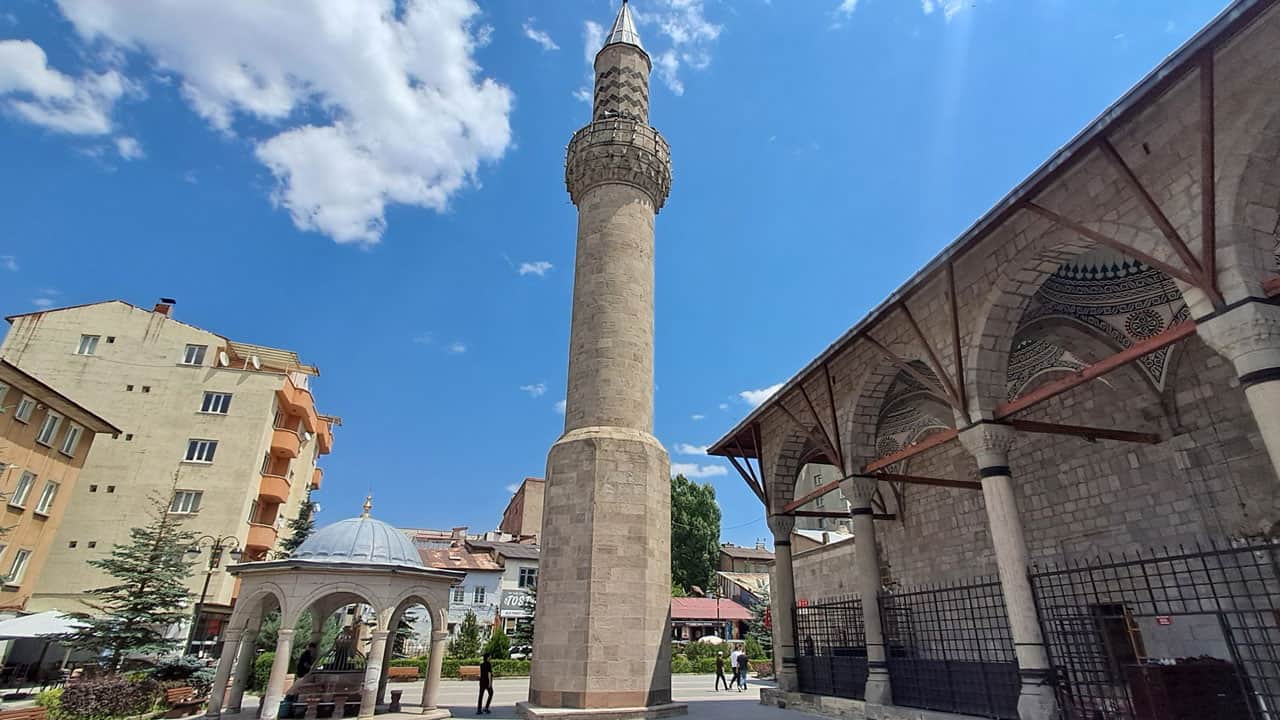 Foto - Asırlardır aynı rivayet anlatılıyor! İşte, camiden ayrı duran minarenin sırrı