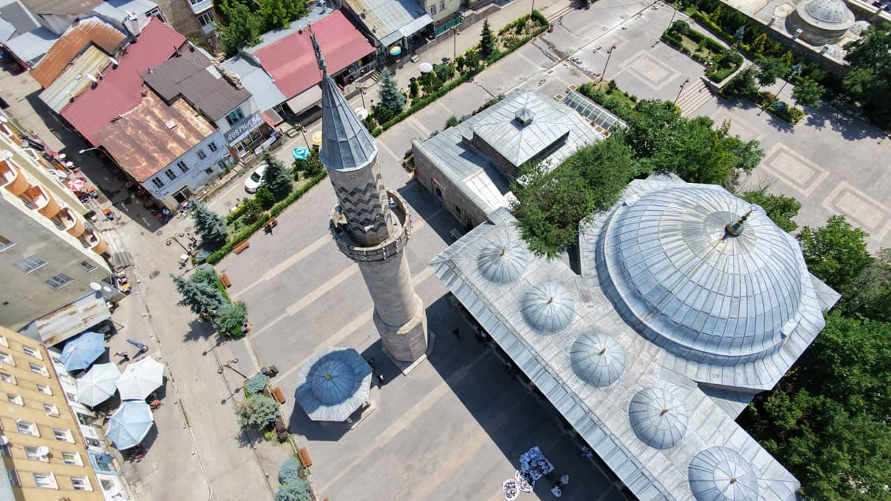 Foto - Asırlardır aynı rivayet anlatılıyor! İşte, camiden ayrı duran minarenin sırrı