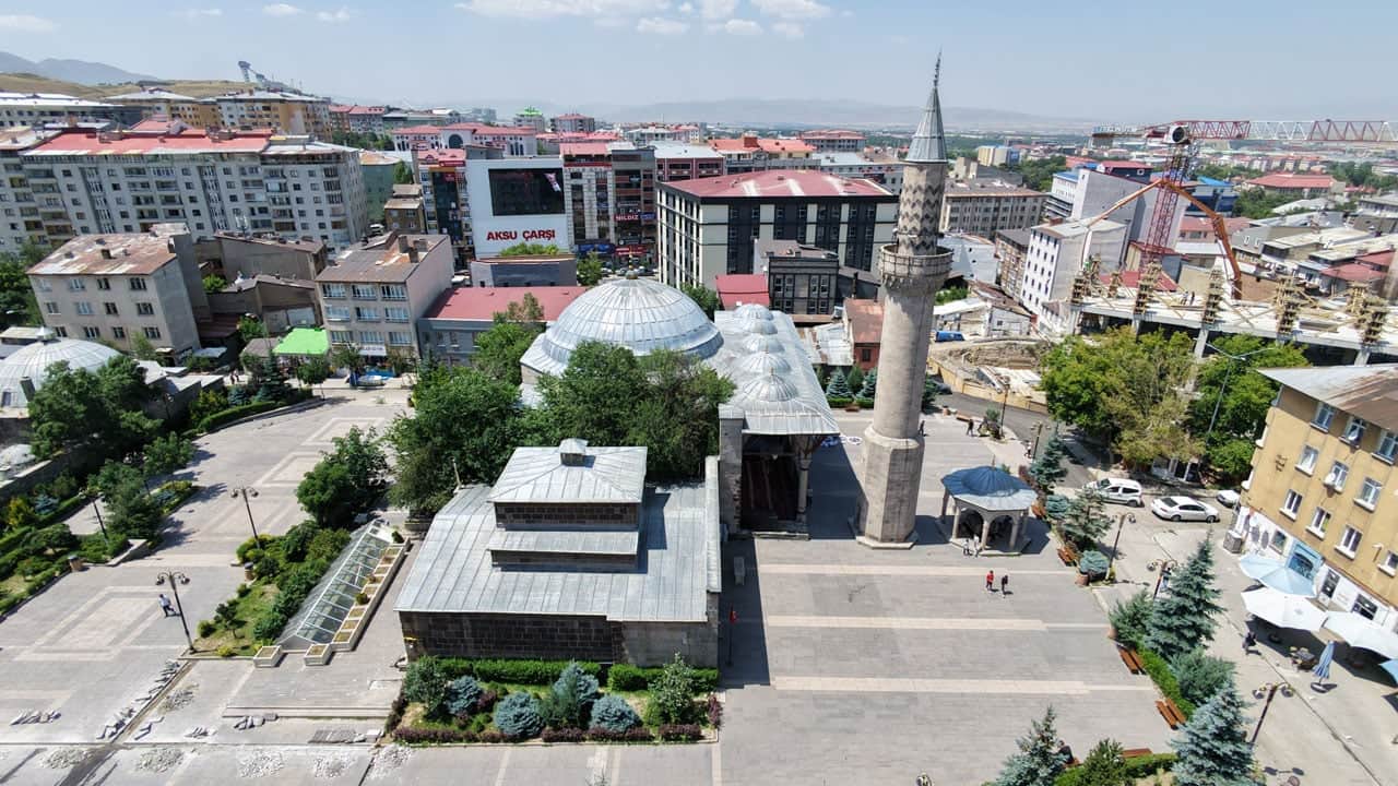 Asırlardır aynı rivayet anlatılıyor! İşte, camiden ayrı duran minarenin sırrı