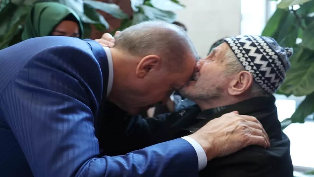 Foto - Asırlık çınardan Erdoğan’a duygulandıran mesaj! 9 cumhurbaşkanı gördü ama, onun için söyledikleri bambaşka