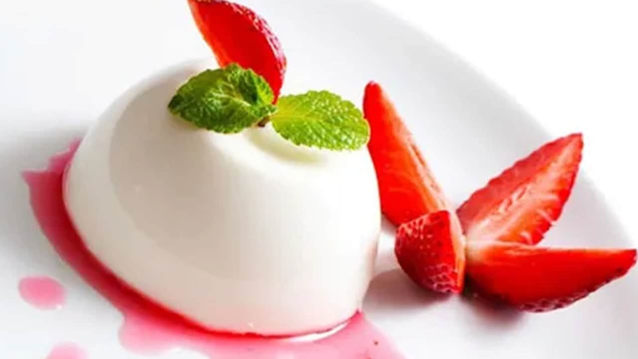 Foto - Asırlık tatlardan Çilekli Panna Cotta nedir? İçerisinde olan: Sıcak suyun gücüyle sağlık deposu haline geldi 