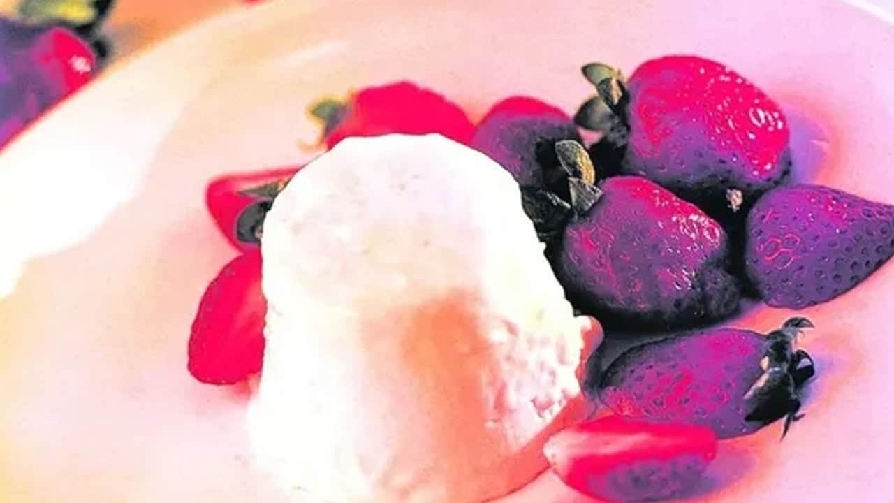  Asırlık tatlardan Çilekli Panna Cotta nedir? İçerisinde olan: Sıcak suyun gücüyle sağlık deposu haline geldi 