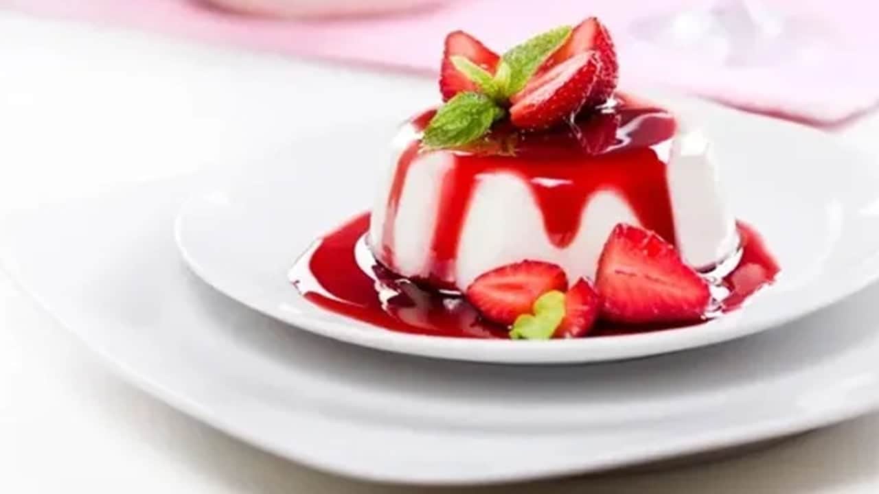 Foto - Asırlık tatlardan Çilekli Panna Cotta nedir? İçerisinde olan: Sıcak suyun gücüyle sağlık deposu haline geldi 