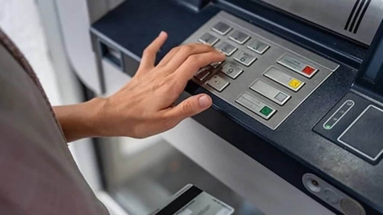 Foto - ATM’lerde bir devir resmen kapandı: Nakit çekmek isteyenlerin paraları yutulmaya başlandı