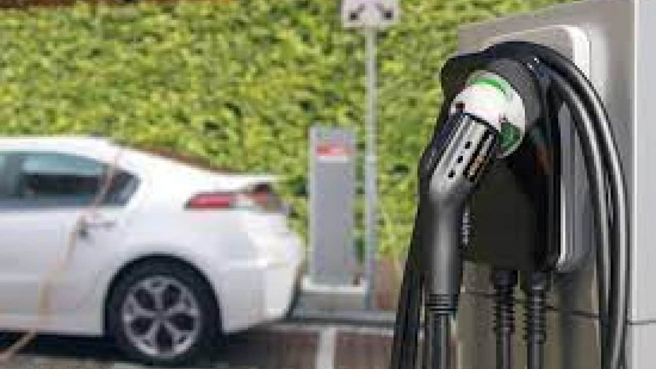 Foto - AVM’de yüksek tenhada düşük