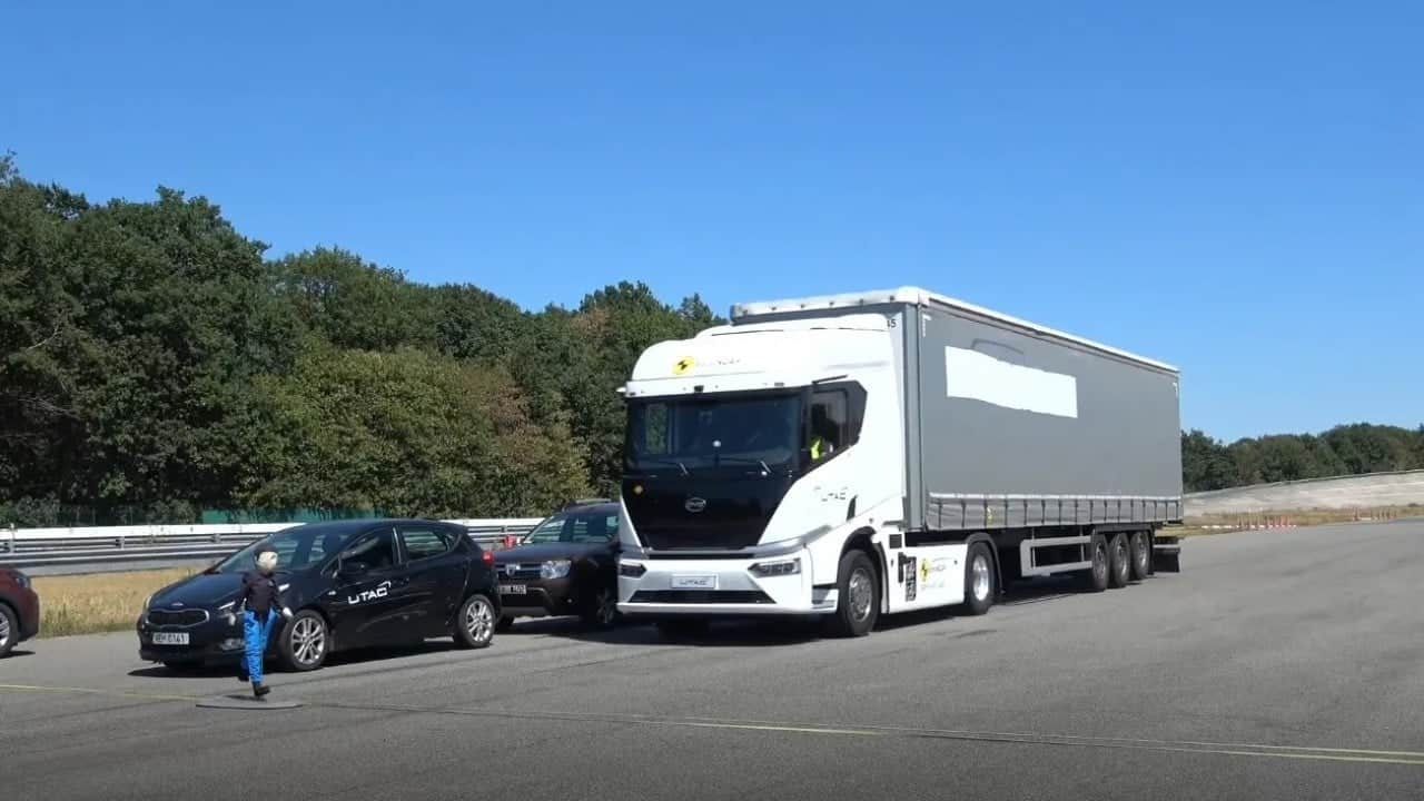 Foto - Avrupa devlerine meydan okudular! 20 dakikalık şarjla 400 kilometre giden tır