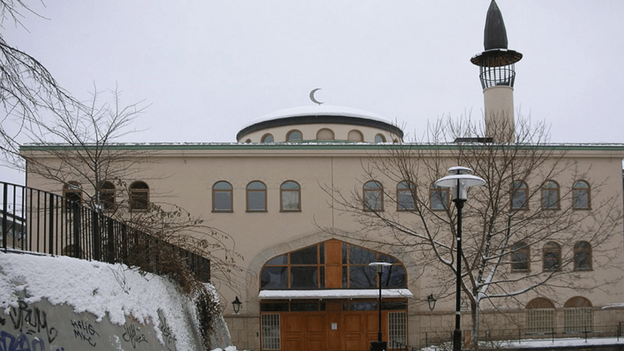 Foto - Avrupa’da İslam karşıtlığı tırmanıyor! Stockholm’de Kur’an-ı Kerim’e alçak saldırı