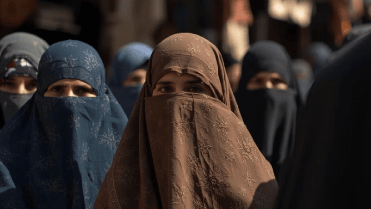Foto - Avrupa’da Müslümana zulüm yayılıyor: Burka giyene para cezası!