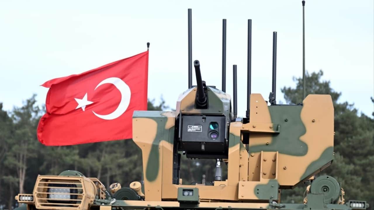 Foto - Avrupa’nın göbeğinde "Aslan" pençesi! NATO’dan savaş alanının yeni hakimi silahlı Türk robotuna tam not