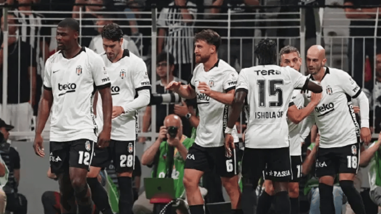 Foto - Avrupa'yı sallayacak Avrupa Ligi bombasını patlattı! 'Sürpriz' deyip canlı yayında duyurdu