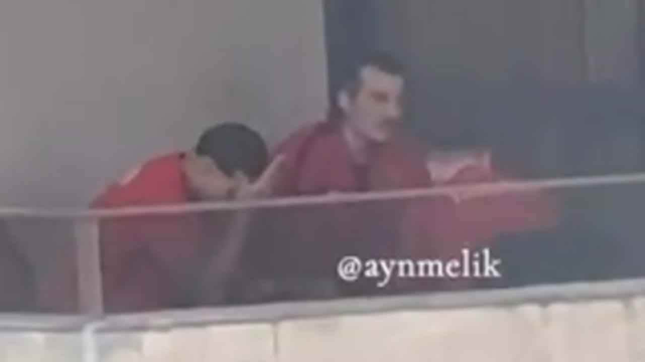 Foto - Avustralya maçına saatler kala Milli Takım kampında skandal: 3 futbolcu balkonda gizlice kameraya alındı