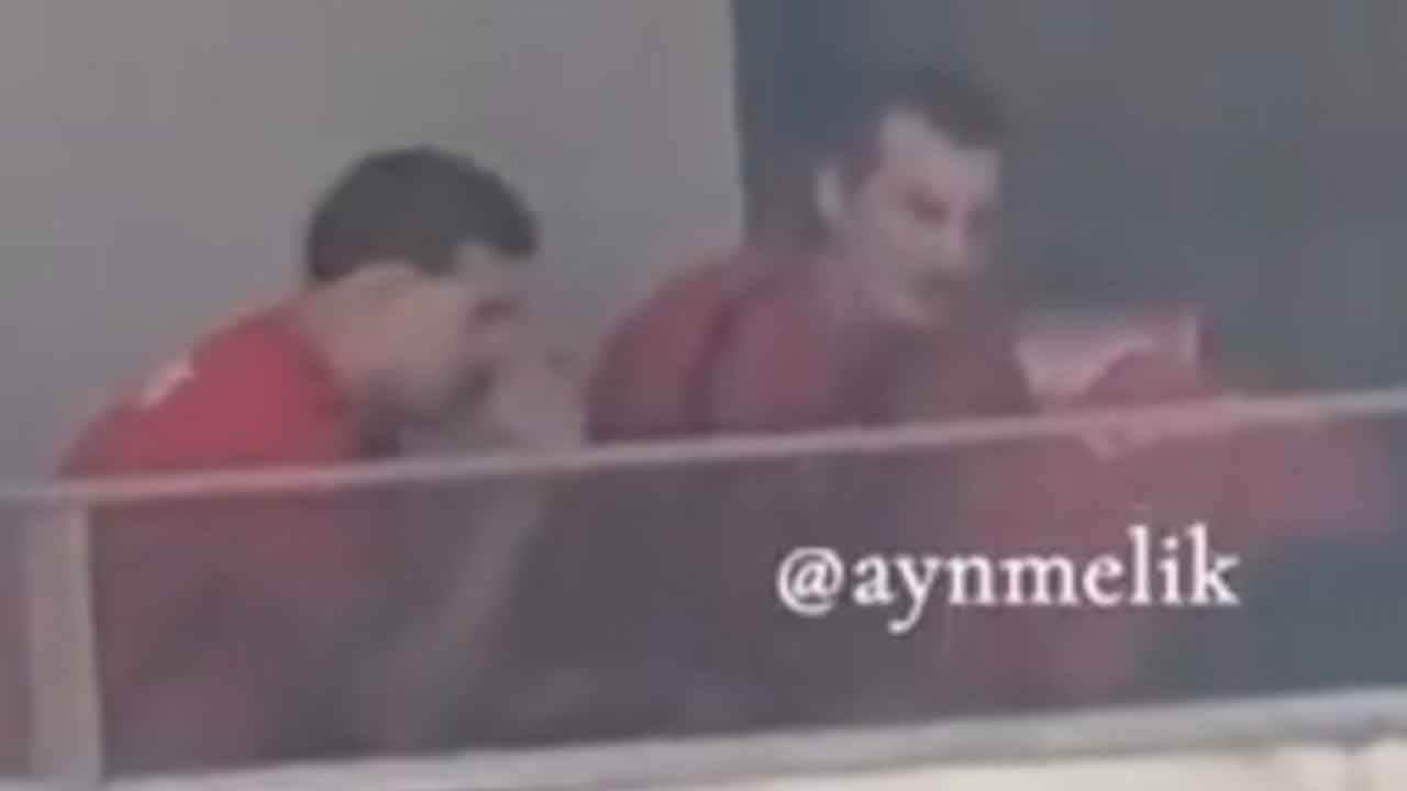 Foto - Avustralya maçına saatler kala Milli Takım kampında skandal: 3 futbolcu balkonda gizlice kameraya alındı